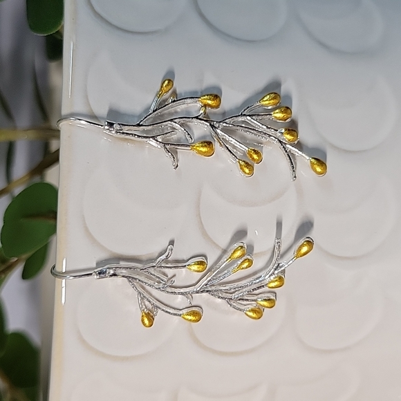 🔥LAST PAIR🔥 Two-Tone Twig Drop Earrings - Picture 5 of 7